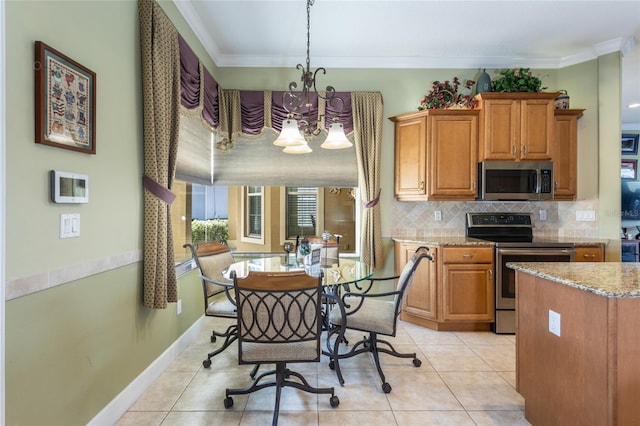 dining room featuring light tile patterned floors, baseboards, and ornamental molding