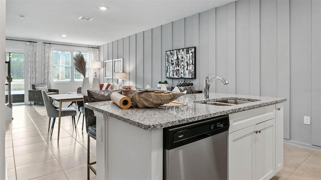 kitchen with white cabinets, dishwasher, an island with sink, open floor plan, and a sink