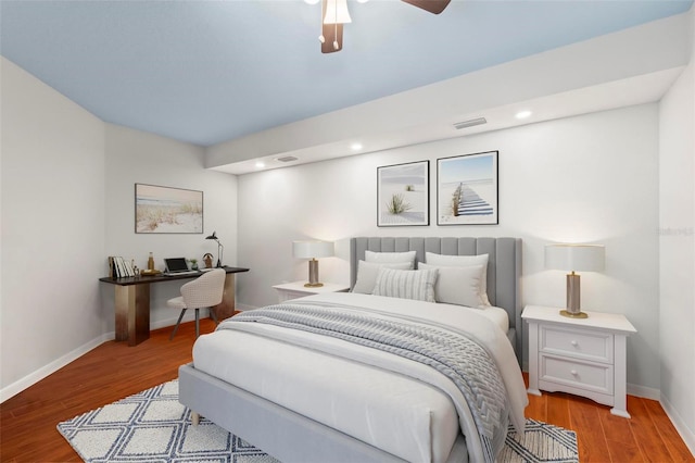 bedroom featuring light wood finished floors, recessed lighting, visible vents, ceiling fan, and baseboards