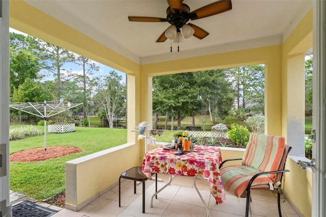 sunroom / solarium with ceiling fan