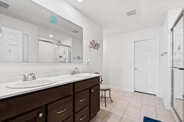 full bath featuring visible vents, a sink, and tile patterned floors