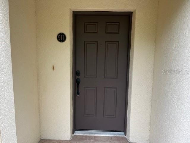 view of exterior entry with stucco siding