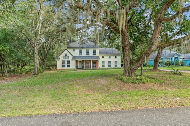 view of front facade with a front yard and covered porch