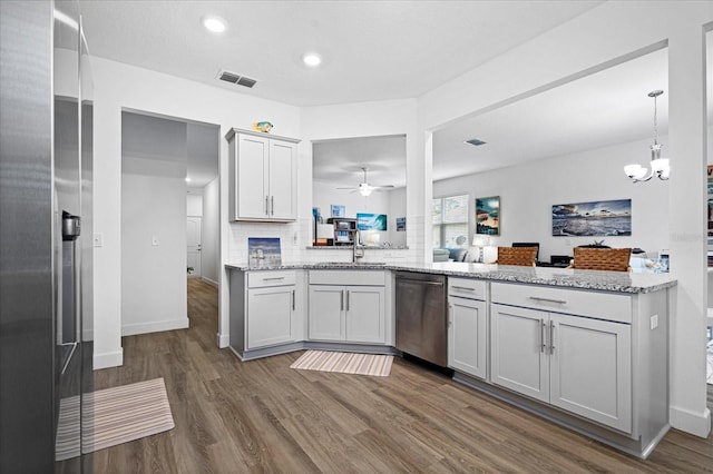 kitchen featuring appliances with stainless steel finishes, dark wood-type flooring, a sink, and visible vents