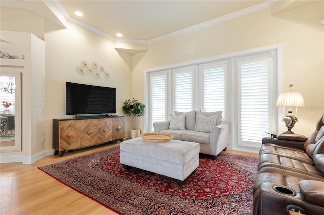 living area with baseboards, recessed lighting, wood finished floors, and crown molding