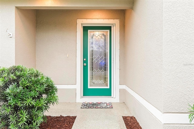 view of exterior entry with stucco siding