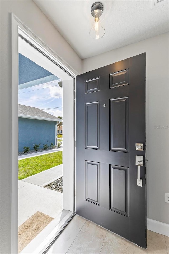 entryway featuring baseboards