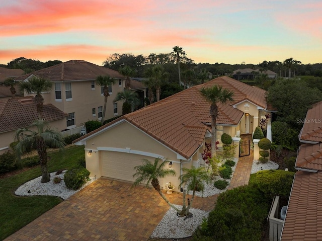 view of aerial view at dusk