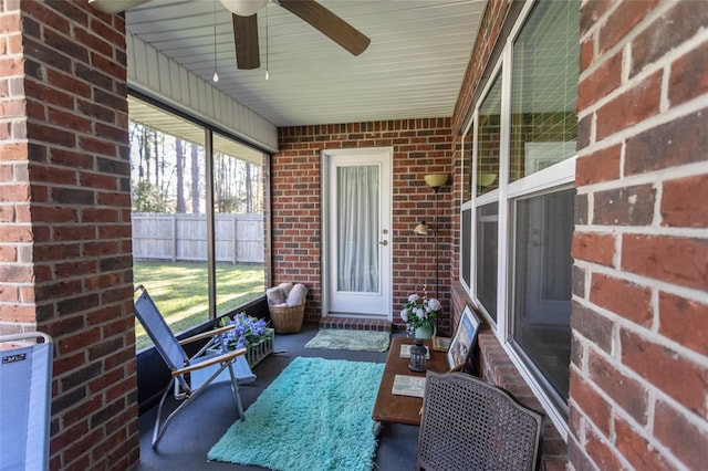 sunroom with ceiling fan