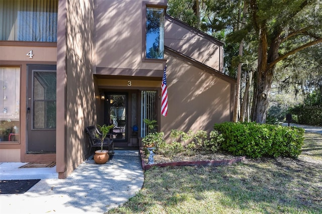 property entrance with stucco siding