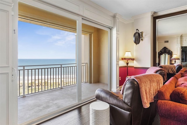 living room featuring a water view, visible vents, crown molding, and wood finished floors