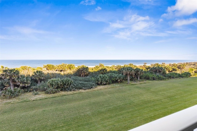 view of yard featuring a water view