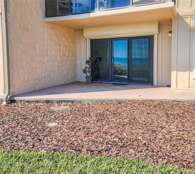 entrance to property featuring stucco siding