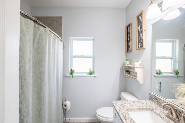 bathroom featuring a shower with curtain, baseboards, vanity, and toilet