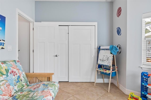 sitting room with light tile patterned floors and baseboards