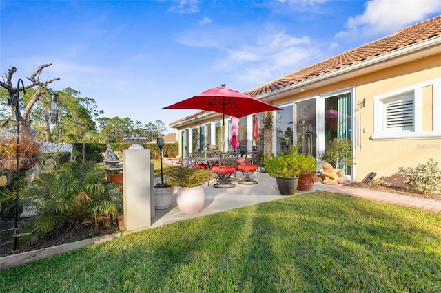 view of yard with a patio