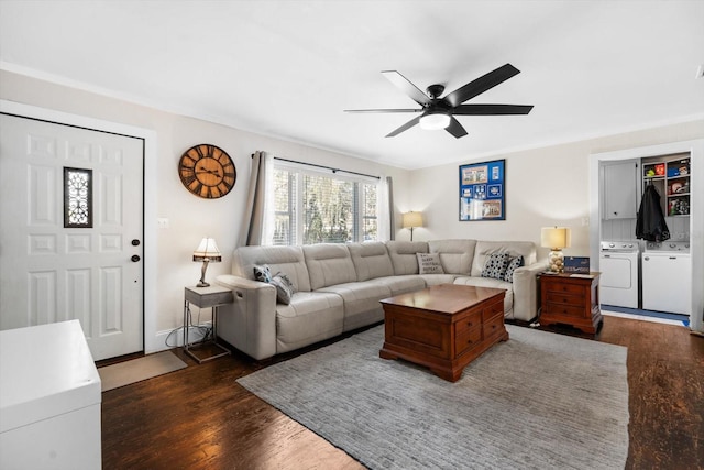 living room featuring a ceiling fan, independent washer and dryer, and wood finished floors