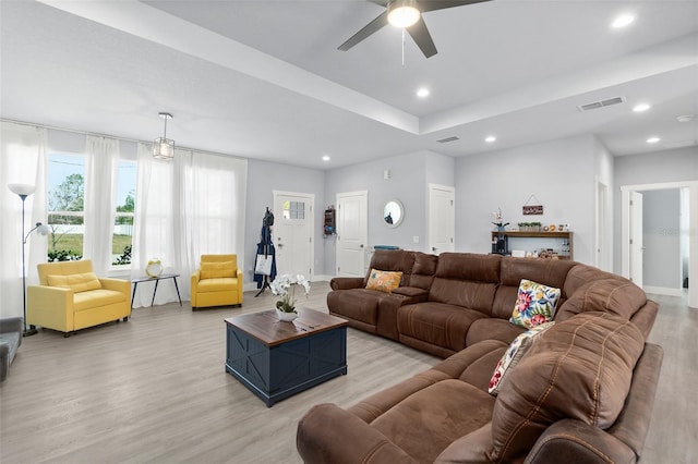 living area with baseboards, light wood finished floors, visible vents, and recessed lighting