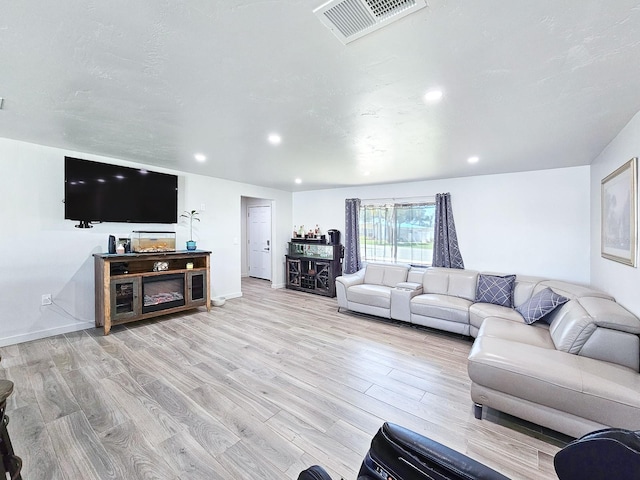 364 Palm Cir, Flagler Beach, FL 32136 - living room featuring baseboards, light wood finished floors, visible vents, and recessed lighting