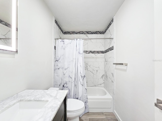 364 Palm Cir, Flagler Beach, FL 32136 - bathroom with baseboards, toilet, wood tiled floor, shower / bath combo with shower curtain, and vanity