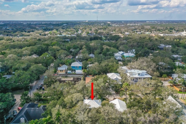 birds eye view of property featuring a forest view