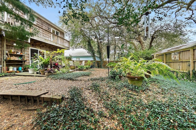 view of yard featuring fence