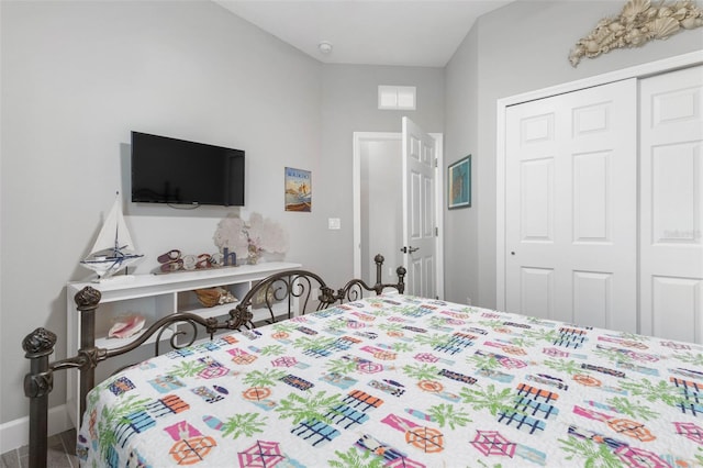 bedroom with baseboards and a closet