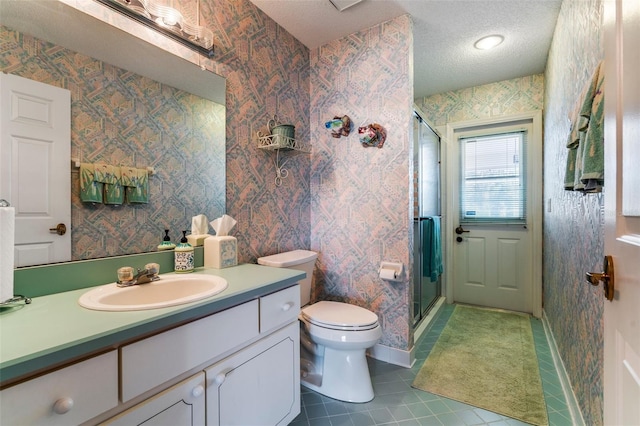 full bathroom featuring toilet, wallpapered walls, a shower stall, and a textured ceiling