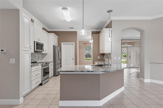 kitchen featuring a sink, backsplash, stainless steel appliances, a peninsula, and light tile patterned floors