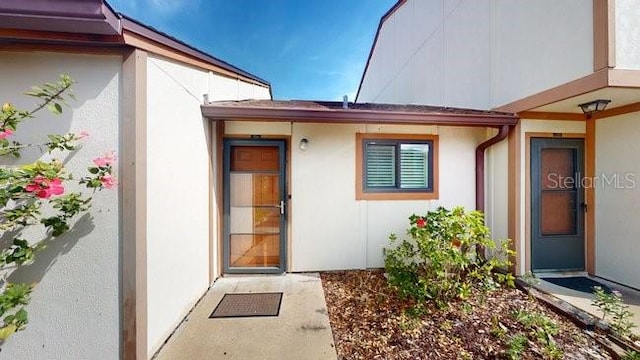 view of exterior entry featuring stucco siding