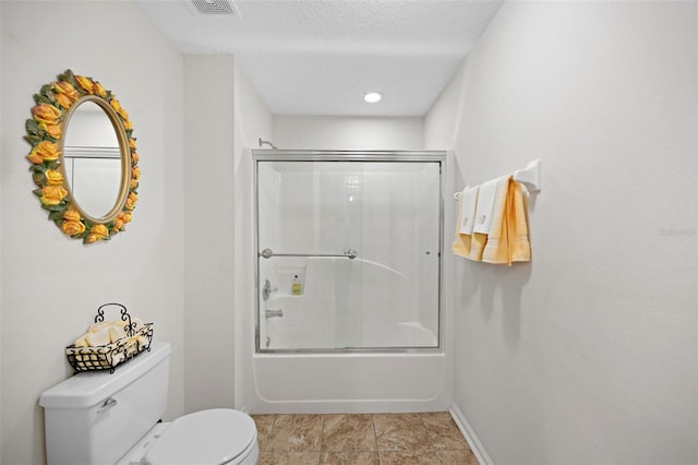 full bathroom featuring baseboards, visible vents, bath / shower combo with glass door, toilet, and a textured ceiling