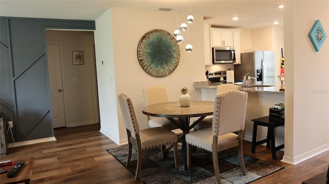 dining room with visible vents, baseboards, dark wood-style flooring, and recessed lighting