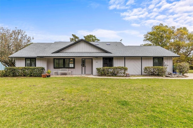 ranch-style home with a front yard