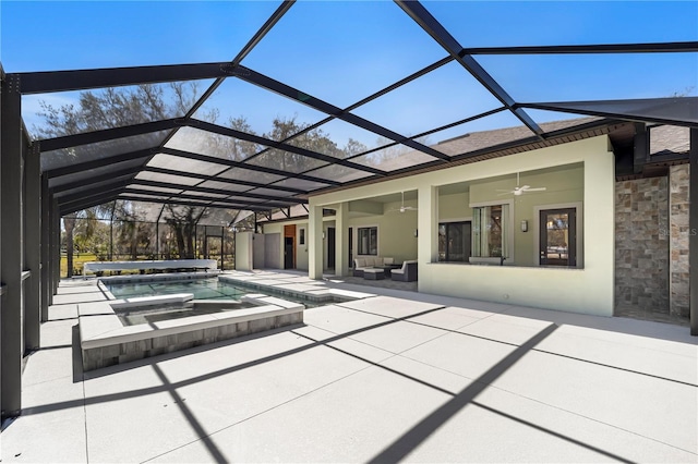 view of patio / terrace featuring an in ground hot tub, outdoor lounge area, a lanai, and a ceiling fan