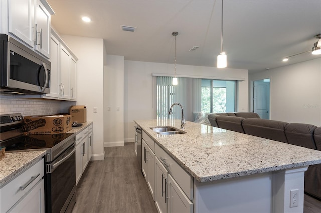 6 Zamia Pl, Palm Coast, FL 32164 - kitchen featuring a center island with sink, a sink, appliances with stainless steel finishes, tasteful backsplash, and open floor plan
