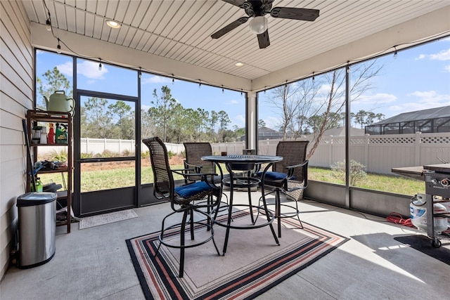 sunroom / solarium featuring a ceiling fan