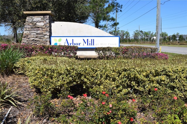 view of community / neighborhood sign