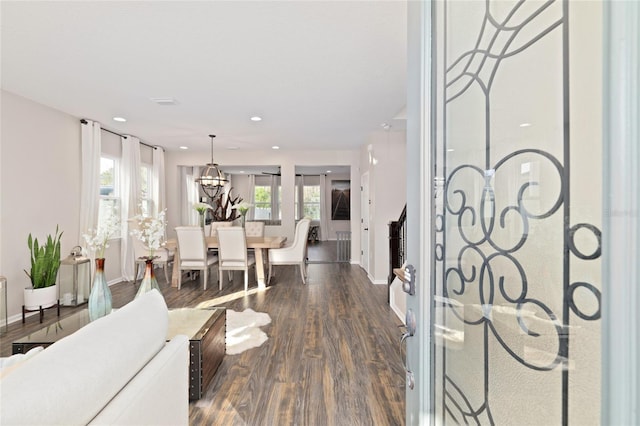 entryway featuring a chandelier, recessed lighting, dark wood-type flooring, and baseboards