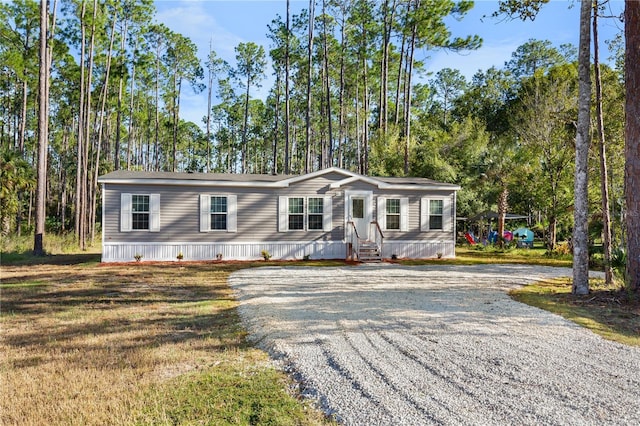 manufactured / mobile home with driveway