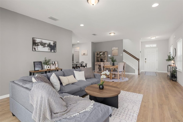 living area featuring light wood finished floors, visible vents, recessed lighting, and baseboards