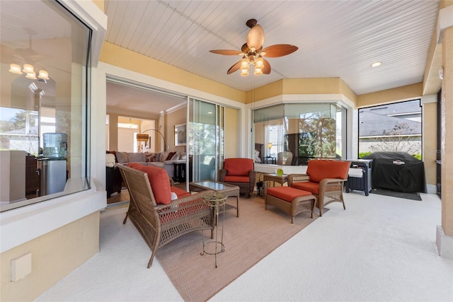 sunroom / solarium featuring a ceiling fan