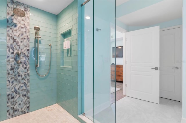 bathroom featuring a tile shower