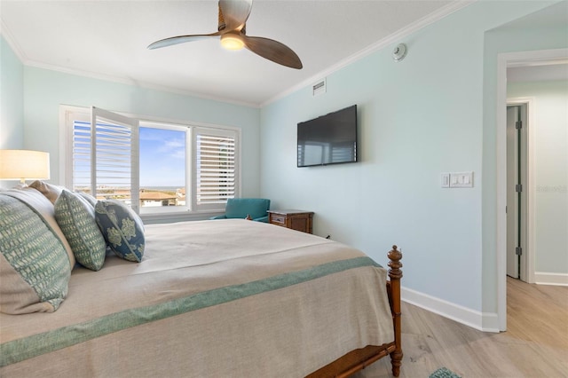 bedroom with visible vents, baseboards, ornamental molding, light wood-style floors, and a ceiling fan