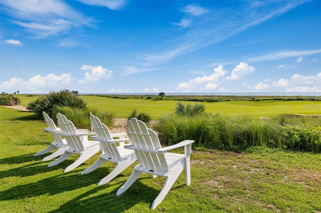 view of yard featuring a rural view