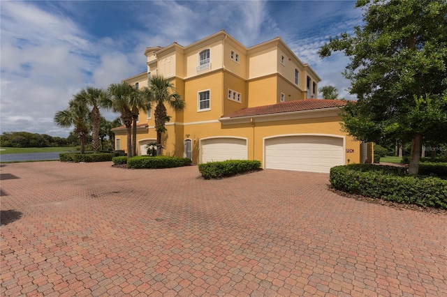 view of front of property featuring stucco siding and decorative driveway