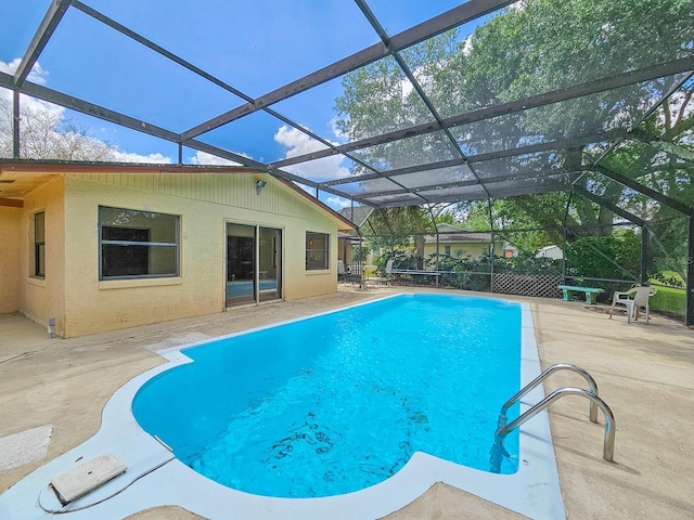83 Farragut Dr, Palm Coast, FL 32137 - swimming pool featuring a patio and a lanai
