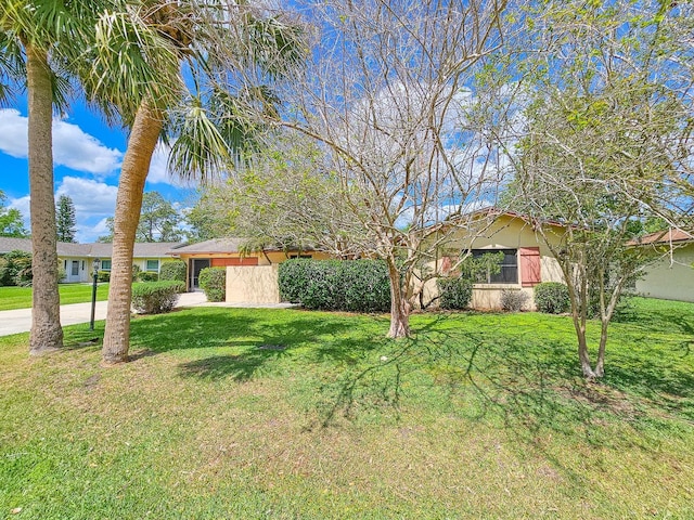 83 Farragut Dr, Palm Coast, FL 32137 - ranch-style home featuring a front lawn