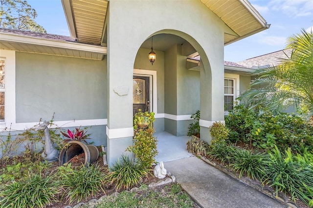 entrance to property with stucco siding