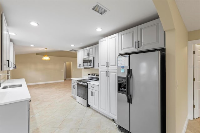 kitchen featuring visible vents, a sink, recessed lighting, appliances with stainless steel finishes, and baseboards