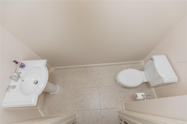 bathroom featuring toilet and baseboards